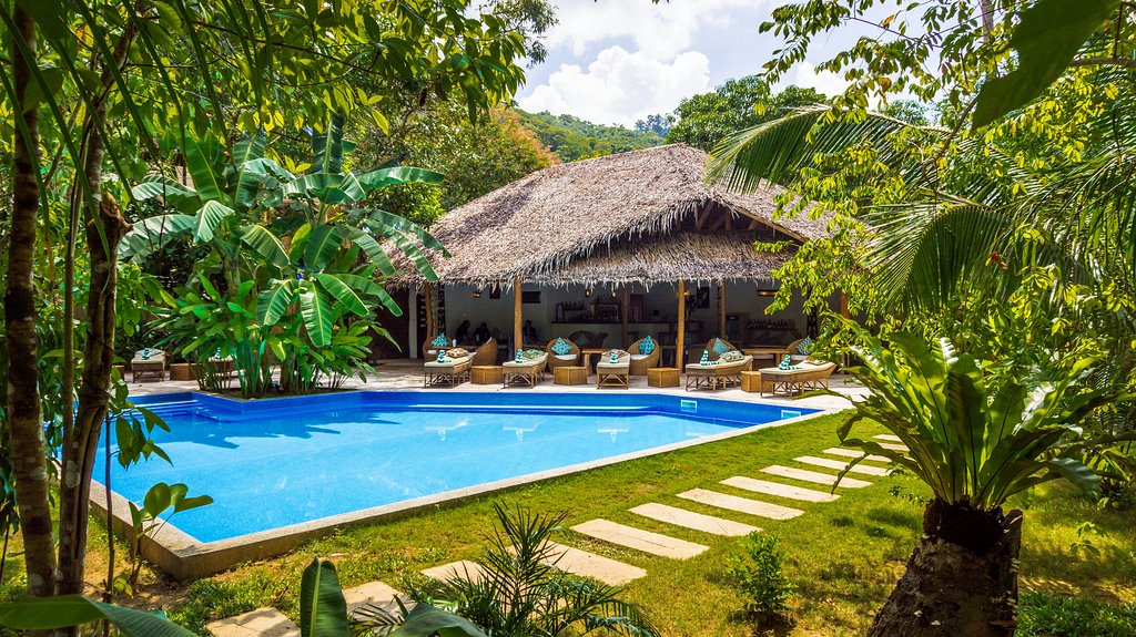 resorts moringa coco pool piscine luxe luxury relax massage restaurant prepare your trip préparer votre voyage